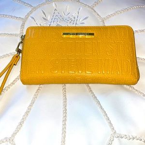 Steve Madden mustard yellow clutch